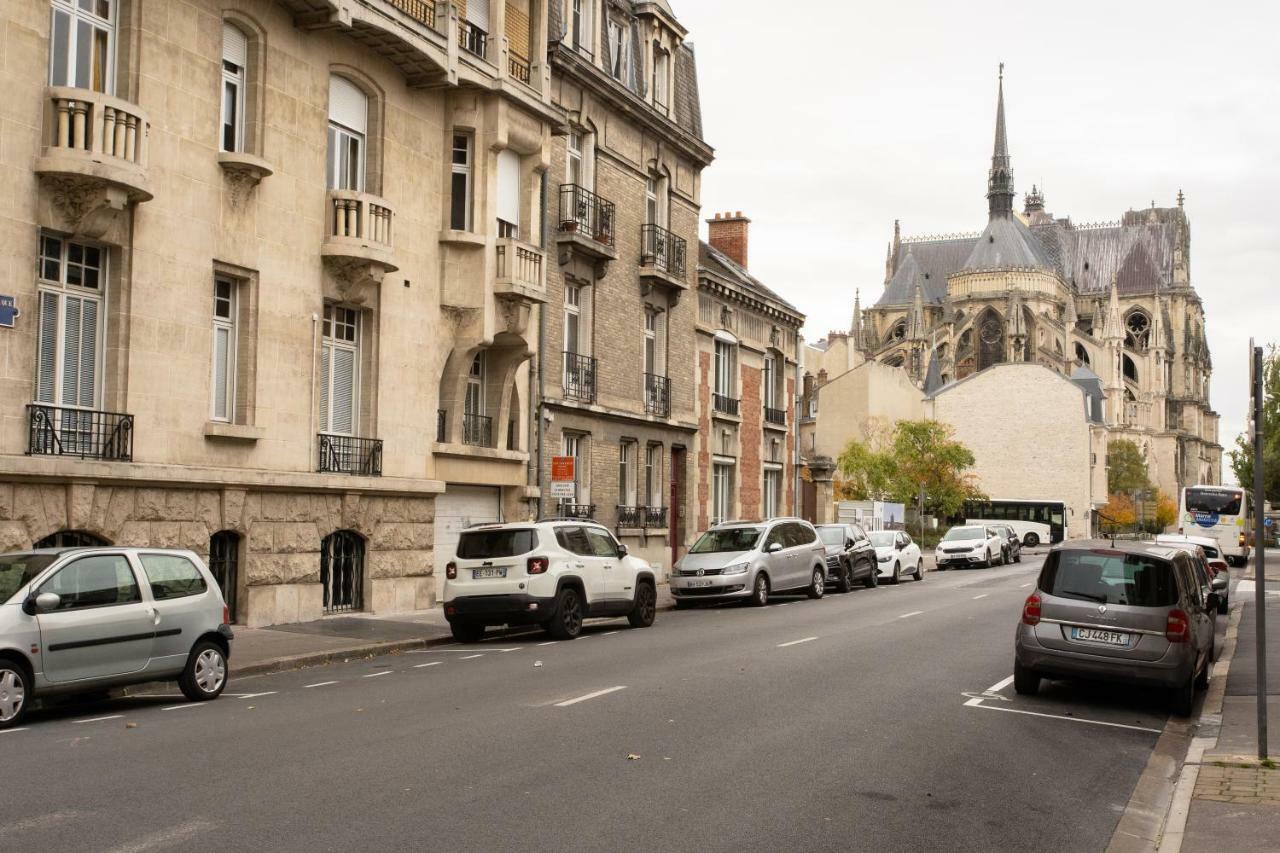 Appartement Au Pied De La Cathedrale Реймс Екстериор снимка